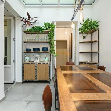 Industrial-style Next To Vatican Metro شقة